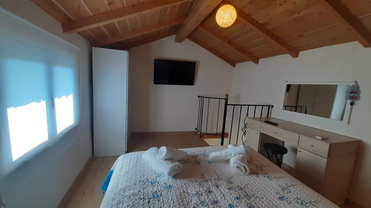 White Manolia Cottage Kato Korakiana Exterior foto